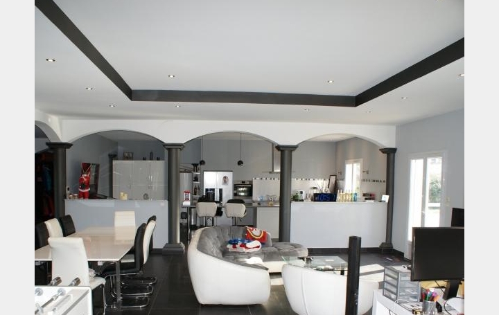 SAS IMMOVIA : Maison / Villa | ROMANS-SUR-ISERE (26100) | 300 m2 | 395 000 € 
